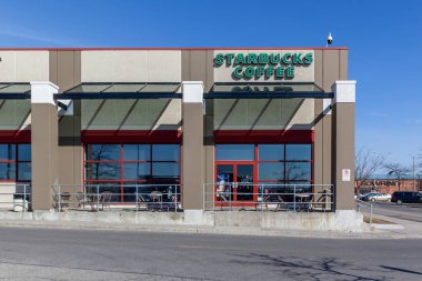 Markham, Toronto, Kanada - 27 Şubat 2018: First Markham Place 'deki Starbucks kahve dükkanı. Starbucks Corporation bir Amerikan kahve şirketi ve kahve zinciri..