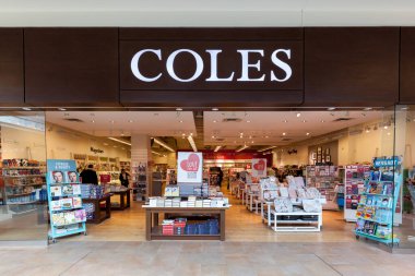 TORONTO, CANADA - 7 Şubat 2018: Toronto 'daki Fairview alışveriş merkezinde Coles kitapçısının önü. Coles, Indigo Books ve Music 'in sahibi olduğu Kanadalı bir kitapçı zinciri.. 