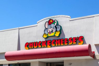 Toronto, Kanada... 14 Haziran 2018 Toronto, Kanada 'da Chuck E. Cheeses imzası. Chuck E. Cheeses, Amerikan aile eğlence merkezleri ve restoranları zinciri..