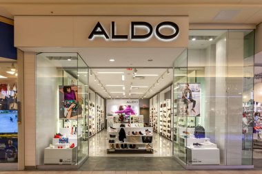 Richmond Hill, Ontario, Kanada - 24 Şubat 2018: Toronto yakınlarındaki Hillcrest AVM 'de Aldo mağazası önü, dünya çapında bir ayakkabı ve aksesuar zincirinin sahibi ve işletmecisi Kanadalı bir perakendecidir.. 