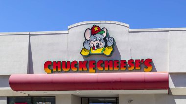 Toronto, Kanada... 14 Haziran 2018 Toronto, Kanada 'da Chuck E. Cheeses imzası. Chuck E. Cheeses, Amerikan aile eğlence merkezleri ve restoranları zinciri..