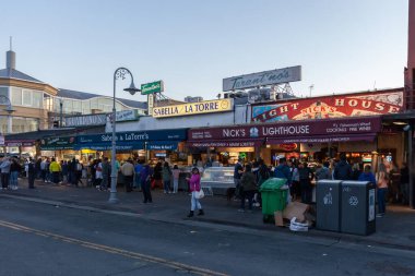 San Francisco, CA, ABD - 1 Nisan 2018: San Francisco Balıkçı Rıhtımı.