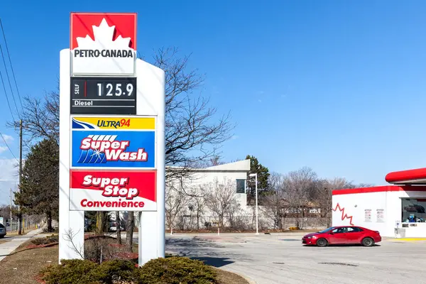 Toronto Canadá Febrero 2018 Señal Gasolinera Petro Canada —  Fotos de Stock