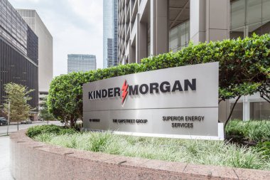 Houston, Teksas, ABD - 22 Eylül 2018: Houston, ABD 'deki şirket merkezinde Kinder Morgan' ın imzası. Kinder Morgan A.Ş. Kuzey Amerika 'daki en büyük enerji altyapı şirketlerinden biri..   