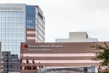 Houston, Teksas, ABD - 22 Eylül 2018: Texas Çocuk Hastanesi 'nin Houston, Teksas' ta bulunan bir pediyatri hastanesi binasındaki kadınlar için imzası. 