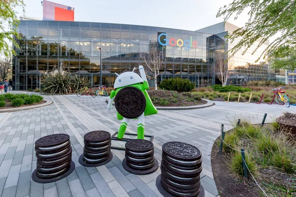 Mountain View California Usa March 2018 Android Oreo Statue Front — Stock Photo, Image