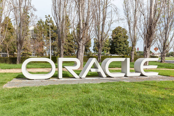Редвуд-Шорс, штат Калифорния, США - 30 марта 2018 года: Озил подписал контракт со штаб-квартирой Озила в Долине Уинстона. Oracle Corporation - американская транснациональная корпорация компьютерных технологий.  