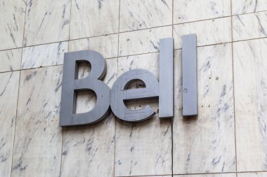 TORONTO, CANADA - 30 Haziran 2017: Bell Canada 'nın imzası şehir merkezindeki ofis binasında, Kanadalı bir telekomünikasyon ve medya şirketi
