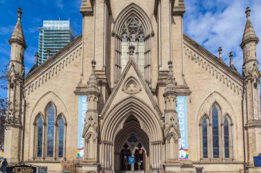 Toronto, Ontario, Kanada 'daki St. James Katedrali Kilisesi' nin ön tarafında..
