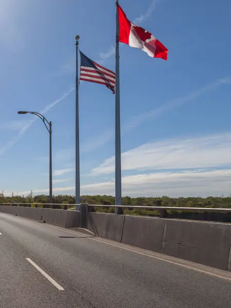 Queenston Ontario Canada Maio 2017 Conjunto Bandeiras Canadá Estados Unidos — Fotografia de Stock