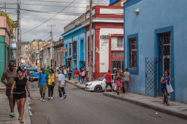 Cienfuegos ana cadde Paseo el Prado bulunan geleneksel sömürge tarzı renkli binalar, Küba