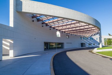 TORONTO, CANADA- 7 Haziran 2017: Toronto 'daki İsmail Merkezi' nin dış görünüşü, dünyanın altıncı merkezi, Merkez Toronto ve Kanada 'daki İsmail Müslüman cemaatinin daimi varlığını temsil etmektedir.