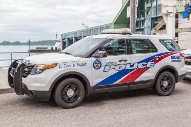 Toronto polisinden bir polis kamyonu. 