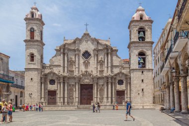 HAVANA, CUBA - 17 Nisan 2017: Plaza de la Katedral Havana, Küba