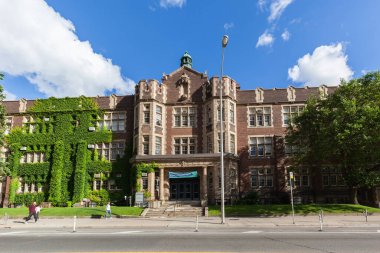 TORONTO, CANADA - 25 Haziran 2017: Toronto Üniversitesi (UTS), Kanada 'nın en prestijli liselerinden biri olan bağımsız özel ortaokul..