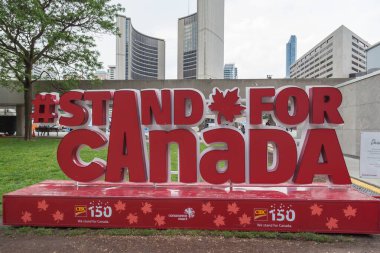 TORONTO, CANADA - 29 Haziran 2017: Kanada 'da Kanada Merkez Bankası ve Kanada' nın 150. yılını kutlayan imzalar.