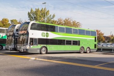 TORONTO, CANADA - 22 Ekim 2017: Toronto Finch Otobüs Terminali 'ne gidin. GO Transit, Büyük Toronto ve Hamilton Bölgesi için bölgesel toplu taşıma hizmetidir..
