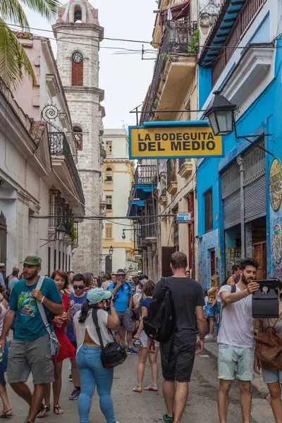 Persone Turisti Fuori Bodeguita Del Medio Avana Vecchia Cuba — Foto Stock