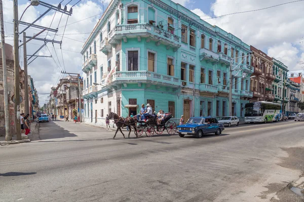 Havana Kuba April 2017 Touristen Genießen Eine Traditionelle Stadtrundfahrt Mit — Stockfoto