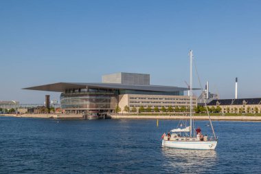 COPENHAGEN, DENMARK - 11 Mayıs 2016: Kopenhag opera binası, türünün en modernlerinden biri - ve dünyanın en iyi donanımlı opera binalarından biri.