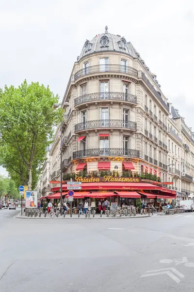Paris France May 2016 People Eating Drinking Restaurant Located Corner — Stock Photo, Image