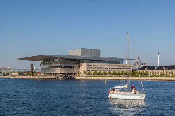 コペンハーゲン デンマーク 2016年5月11日 コペンハーゲンオペラハウス そのタイプの最も近代的なものの1つ そして世界で最も設備の整ったオペラの建物の1つ — ストック写真