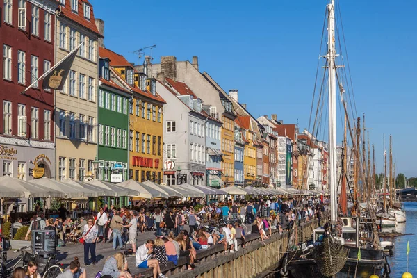 Kopenhagen Dänemark Mai 2016 Menschen Nyhavn Neuer Hafen Kopenhagen Dänemark — Stockfoto