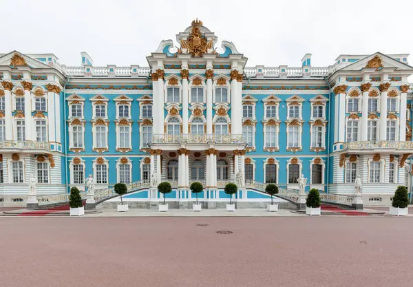 ロシアのサンクトペテルブルクのキャサリン宮殿は ロシアのツァールの夏の住居でした — ストック写真