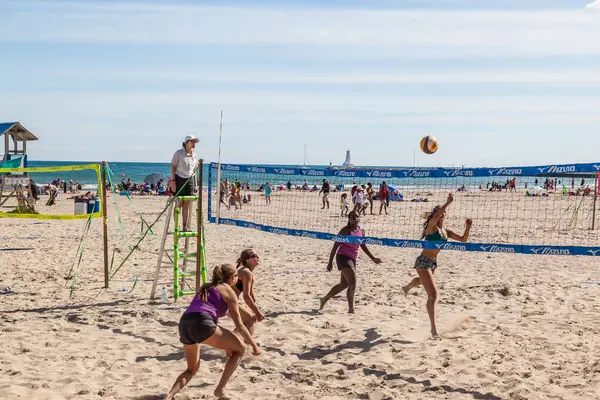 Cobourg Ontario Canada July 2016 Four Women Playing Beach Volleyball — Stock Photo, Image