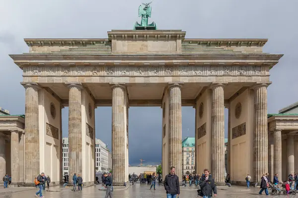Braniborská Brána Nachází Pariser Platz Městě Berlín Německo — Stock fotografie