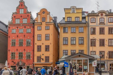 Stockholm, İsveç - 20 Eylül 2017: Stortorget yer, Gamla Stan, Stockholm şehir şehrin eski binalarda