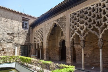 SEVILLE, İspanya - 29 Haziran 2016: Seville, İspanya Kraliyet Alcazarları. Avrupa 'da halen kullanılan en eski kraliyet sarayıdır ve 1987 yılında UNESCO tarafından Dünya Mirası olarak kaydedilmiştir.,
