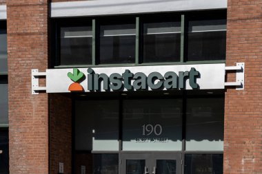 Instacart Canada 'nın Liberty Village, Toronto, Kanada' daki merkez ofisi, 17 Ekim 2023. Maplebear Instacart olarak iş yapan bir Amerikan dağıtım şirketidir..