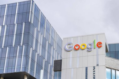 Google Waterloo ofis binaları 28 Ekim 2023 tarihinde Kitchener, Ontario, Kanada Breithaupt St binasında. Google bir Amerikan teknoloji şirketidir..
