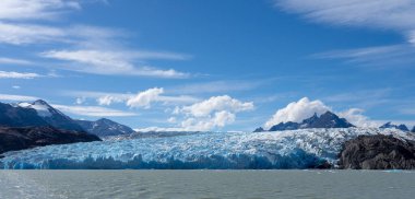 Arjantin 'deki Los Glaciares Ulusal Parkı' nın Perito Moreno buzulu manzarası. Los Glaciares Ulusal Parkı UNESCO 'nun Dünya Mirası sitesidir..