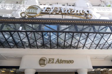 Buenos Aires, Arjantin 'deki El Athe Grand Splendid kitapçısı - 23 Ocak 2023. Eski bir tiyatroda yer alan El Ao, Buenos Aires 'in en popüler kitapçılarından biridir..