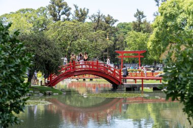 Buenos Aires, Arjantin 'deki Japon bahçesini ziyaret edenler - 22 Ocak 2023. Buenos Aires Japon Bahçesi Japonya dışındaki türünün en büyük Japon bahçelerinden biridir..