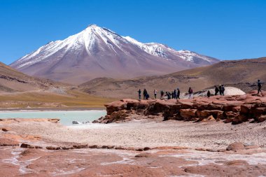San Pedro de Atacama, Şili. Kızıl Kayalar (Piedras Rojas), Atacama Çölü, Şili 'deki göl ve tuz düzlükleri. 