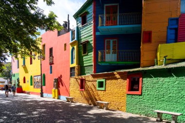 Buenos Aires 'teki La Boca mahallesinde popüler renkli cadde Caminito