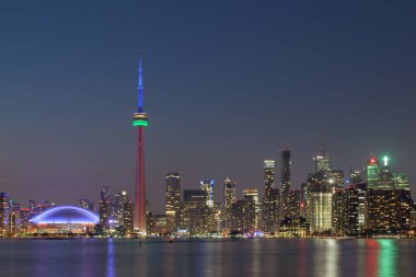 Toronto, Kanada - 15 Ağustos 2015: Toronto Skyline, alacakaranlıkta