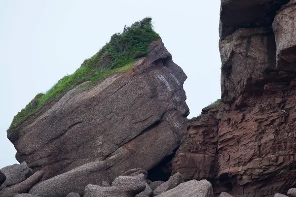 Indian Head Rock (Denizi Hiç Görmeyen Hintli), St.Georges-de-Malbaie, Gaspe Yarımadası, Quebec, Kanada.