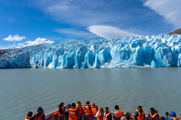 Puerto Natales Χιλή Φεβρουαρίου 2023 Τουρίστες Επισκέπτονται Τον Grey Glacier — Φωτογραφία Αρχείου