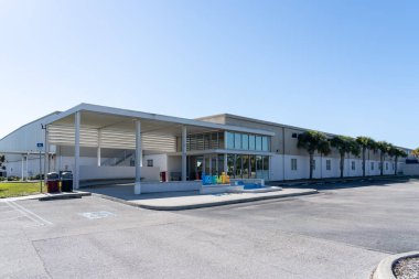 Kuzey Venedik, Florida, ABD - 31 Aralık 2021: Tervis Tumbler, Kuzey Venedik, Florida, ABD 'deki merkezlerinde imza attı. Tervis, çift duvarlı, yalıtımlı taklacı üreticisi..
