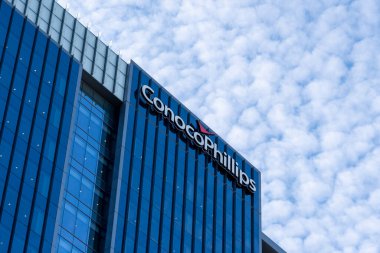 Houston, Teksas, ABD - 2 Mart 2022: ConocoPhillips Houston 'daki Dünya Merkezi' nde imza attı. ConocoPhillips Şirketi çok uluslu bir Amerikan şirketidir..