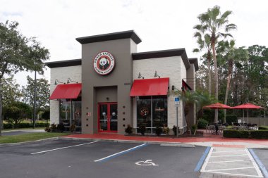 Orlando, Fl, USA - 5 Ocak 2022: Orlando, Fl, ABD 'de bir Panda Express restoranı. Panda Express, Amerika Birleşik Devletleri 'nde Çin mutfağı sunan bir fast food restoran zinciri..