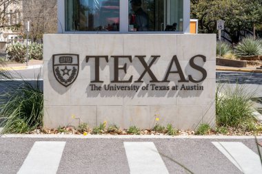 Austin, Teksas, ABD - 18 Mart 2022: Austin Teksas Üniversitesi 'nin kapatılması. Austin Teksas Üniversitesi bir devlet araştırma üniversitesidir..