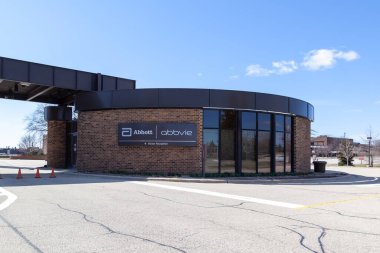 Abbott Park, Illinois, ABD - 27 Mart 2022: Abbvie işareti Abbott Park, IL, ABD 'de gösterilmiştir. AbbVie halka açık bir biyofarmasötik şirketidir..