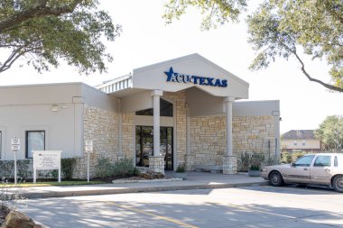Pearland, TX, ABD - 10 Mart 2022: Pearland, TX, ABD 'deki bir Birleşik Teksas Kredi Birliği ofisi. Teksas ACU, Güneydoğu Teksas 'ta kaliteli finansal hizmetler sunan bir kredi birliği..