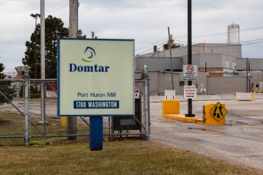Port Huron, Michigan, ABD - 30 Mart 2022: Port Huron, Michigan, ABD 'deki Domtar Paper Co kağıt fabrikası. 30, 2022. Domtar Şirketi Port Huron kağıt fabrikasını kapatacağını duyurdu..