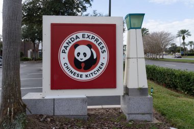Orlando, Fl, USA - 5 Ocak 2022: Orlando, Fl, ABD 'de bir Panda Express restoranı. Panda Express, Amerika Birleşik Devletleri 'nde Çin mutfağı sunan bir fast food restoran zinciri..